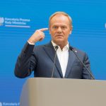 Tusk – „meteorolog” nagle NIE CHCE być pytany o prognozy. A co mówił w piątek?