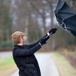 IMGW ostrzega przed porywistym wiatrem, który może osiągnąć prędkość do 100 km/h