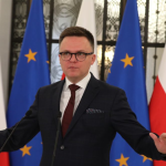 Absurdalne tłumaczenie Hołowni w sprawie barierek: „są po to, żeby ludzie się nie przewracali”